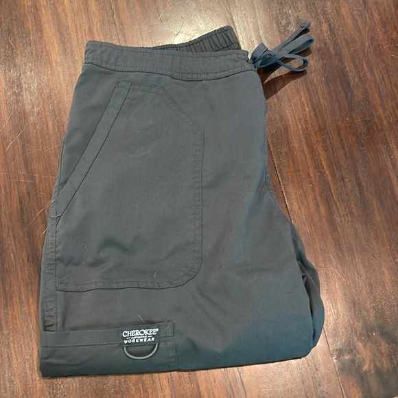 Cherokee Revolution Scrubs - Picture 2 of 3